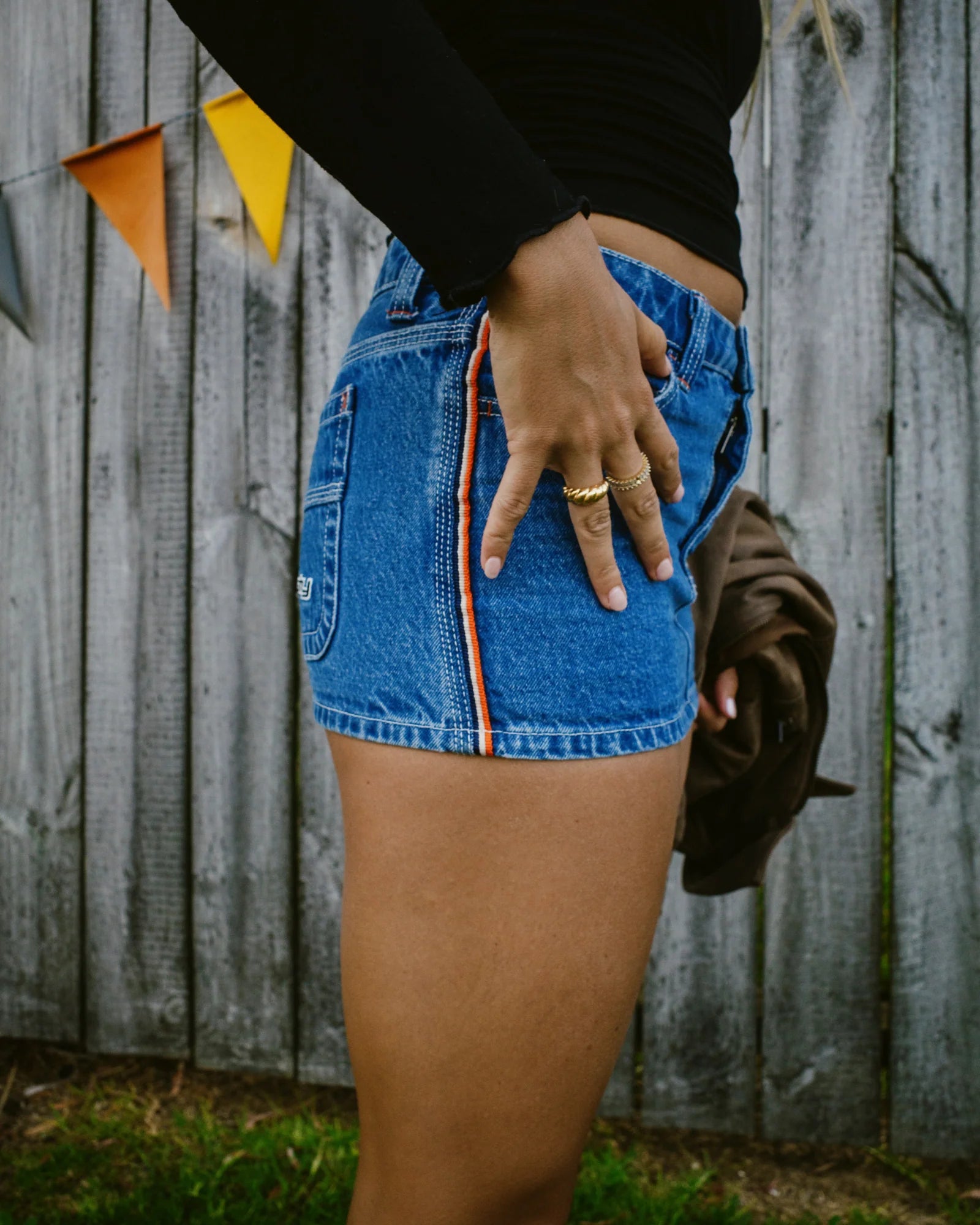 FLIP MOMMY LOW RISE MINI DENIM SKIRT