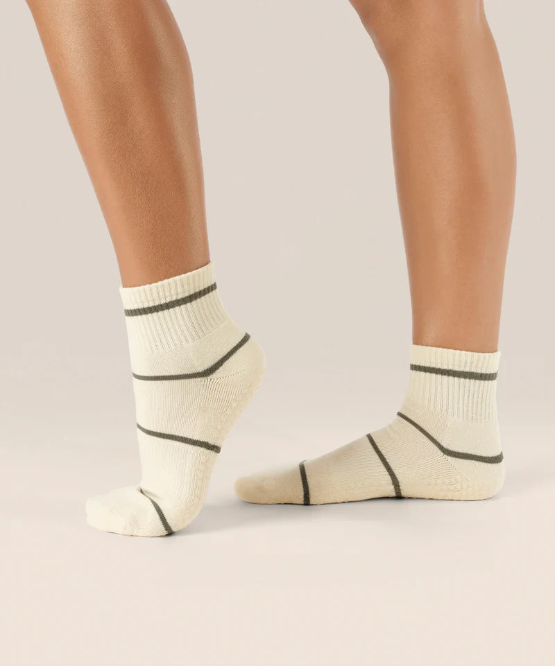 QUARTER CREW NON SLIP GRIP SOCKS