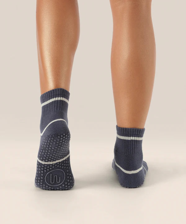 QUARTER CREW NON SLIP GRIP SOCKS