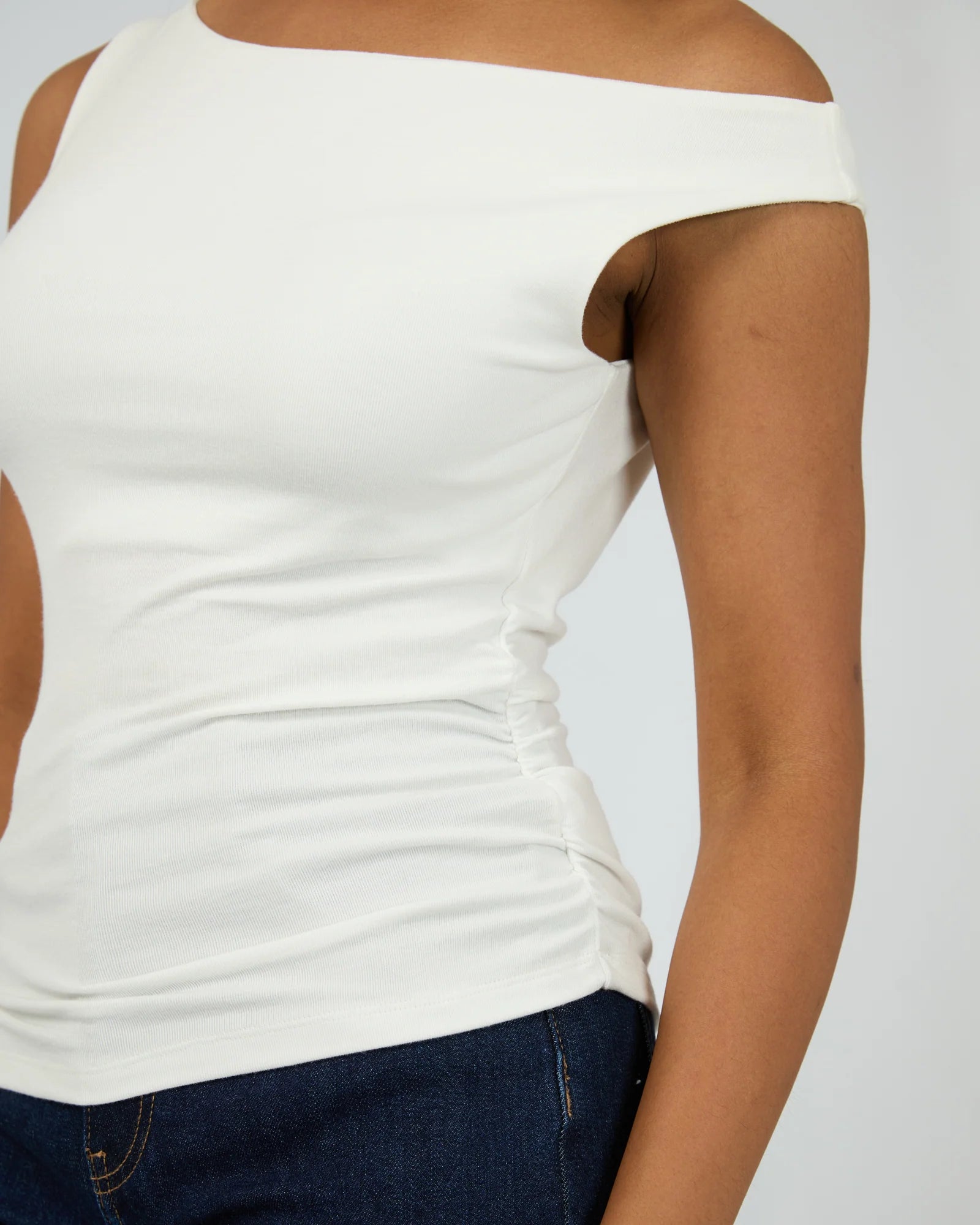 KYLIE OFF SHOULDER TOP