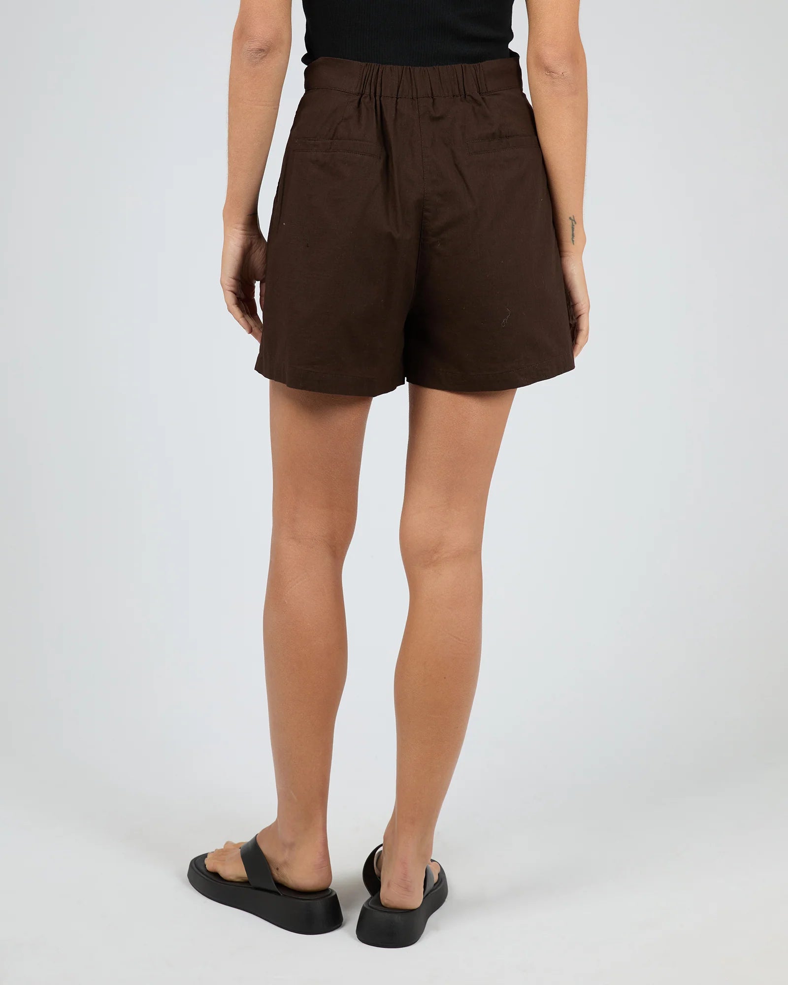 ESSENTIAL BERMUDA SHORT