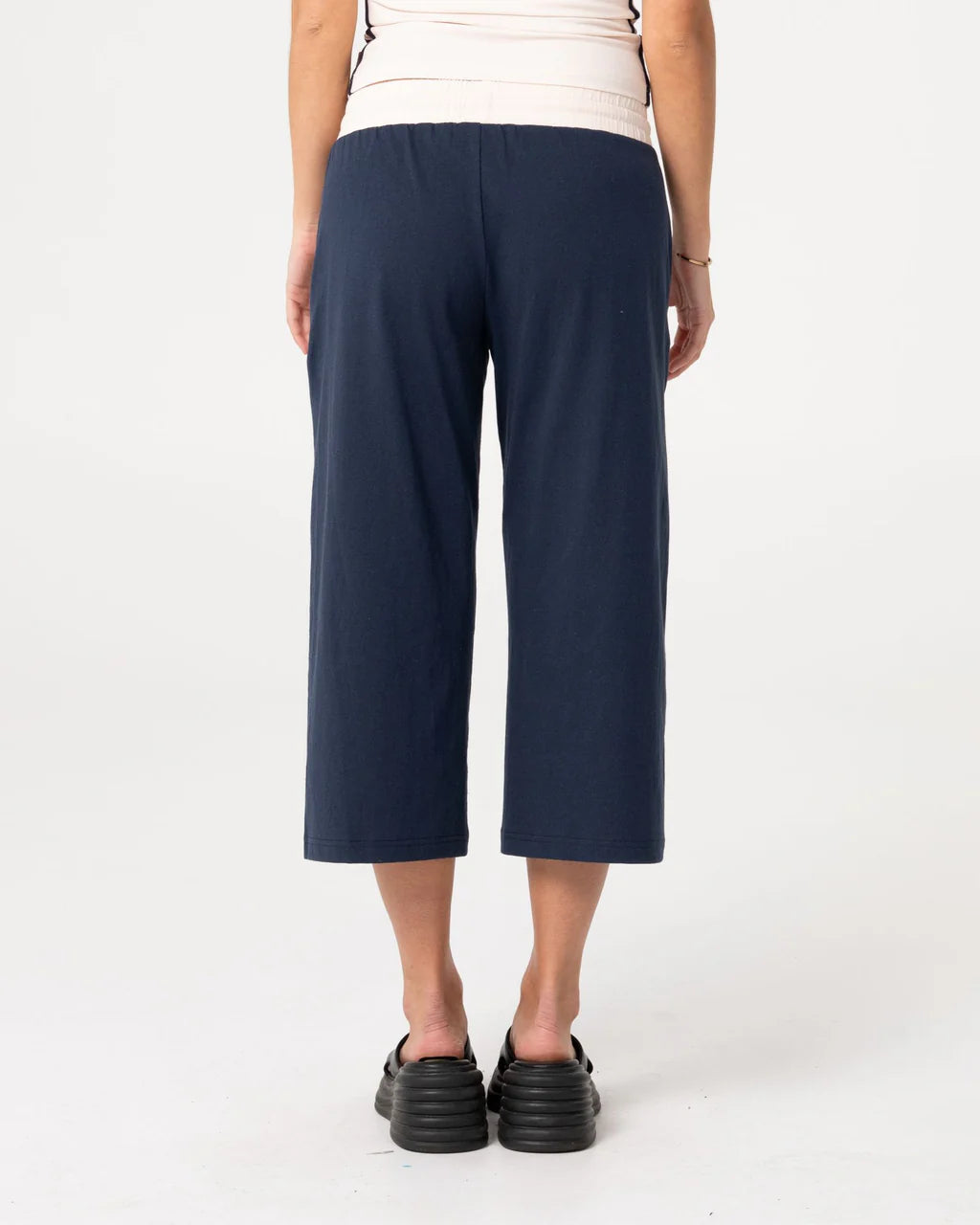 MANEATER LOW RISE CAPRI TRACK PANT