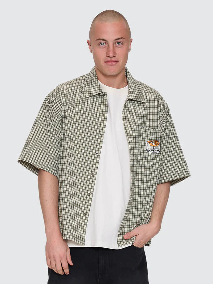 ON LEAVE BOX FIT CROPPED SHORT SLEEVE SHIRT