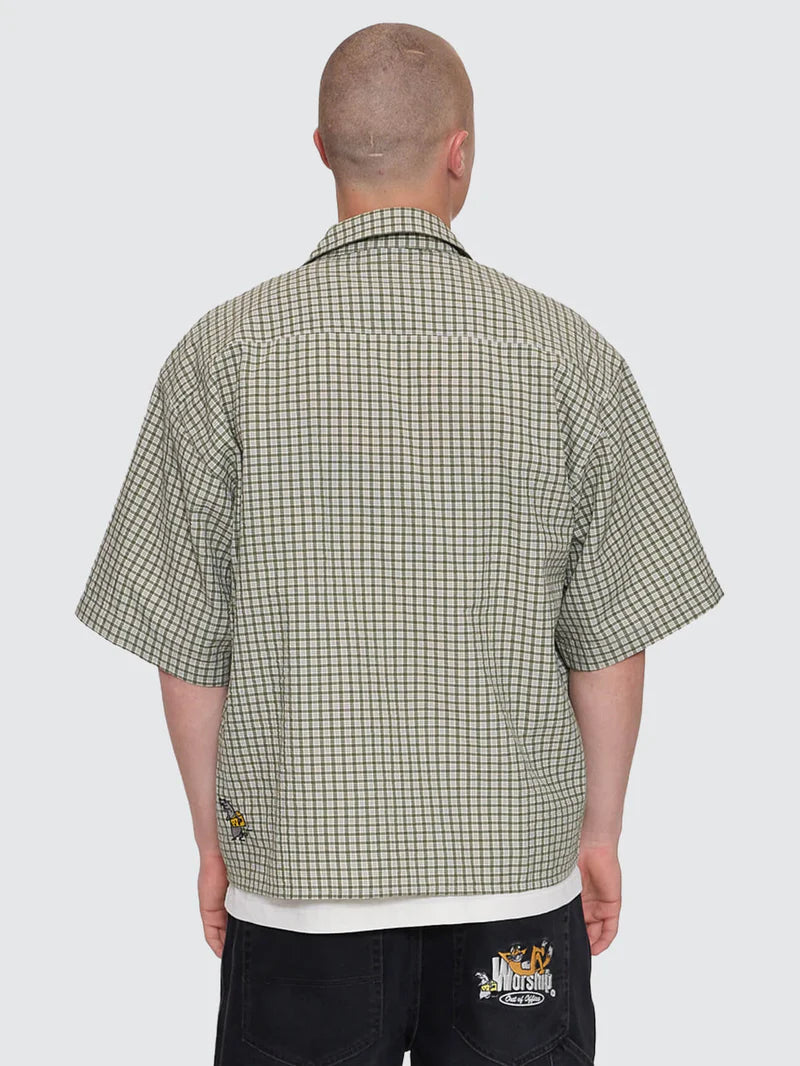 ON LEAVE BOX FIT CROPPED SHORT SLEEVE SHIRT