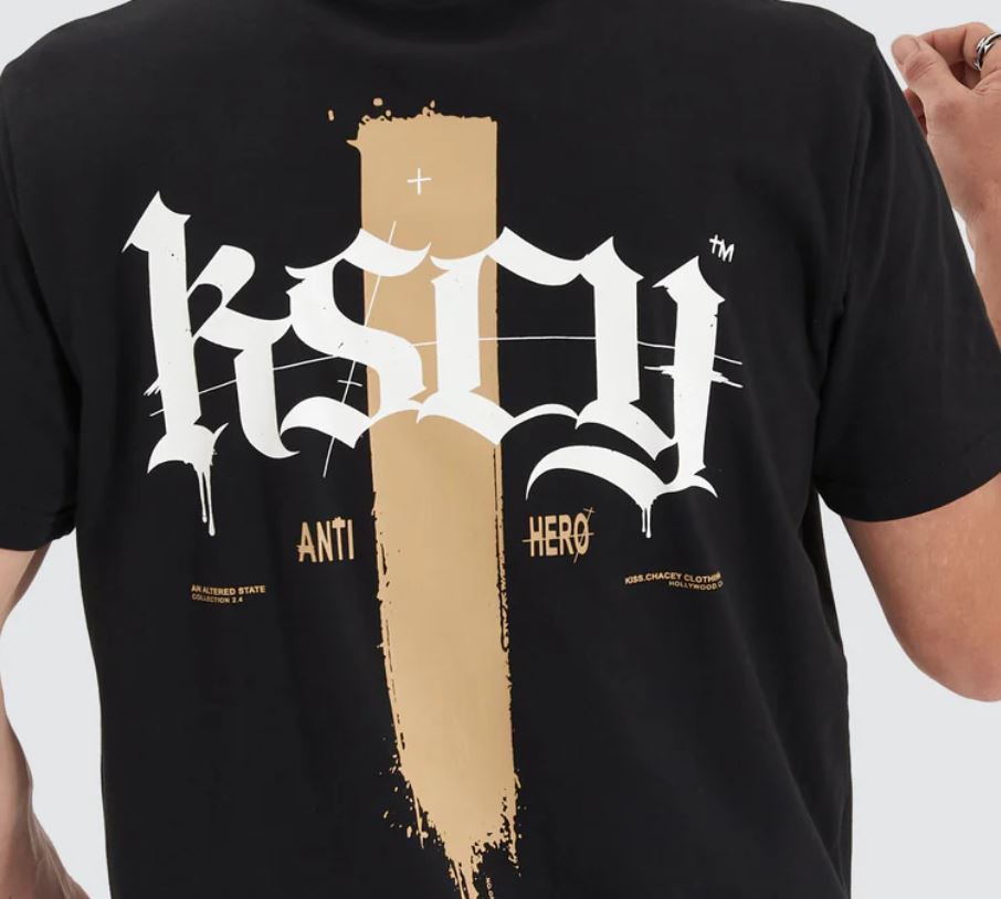 STRAYVERSE TEE