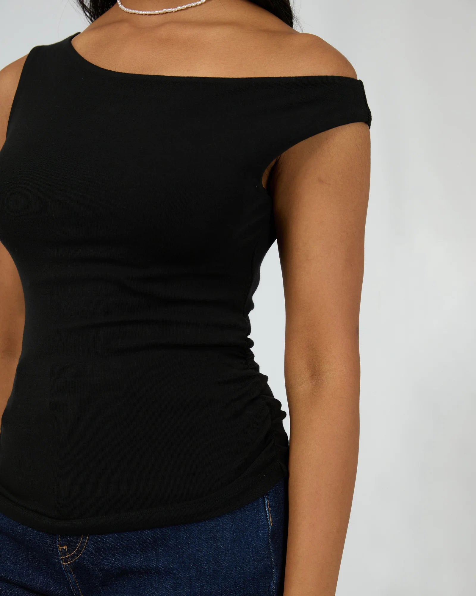 KYLIE OFF SHOULDER TOP