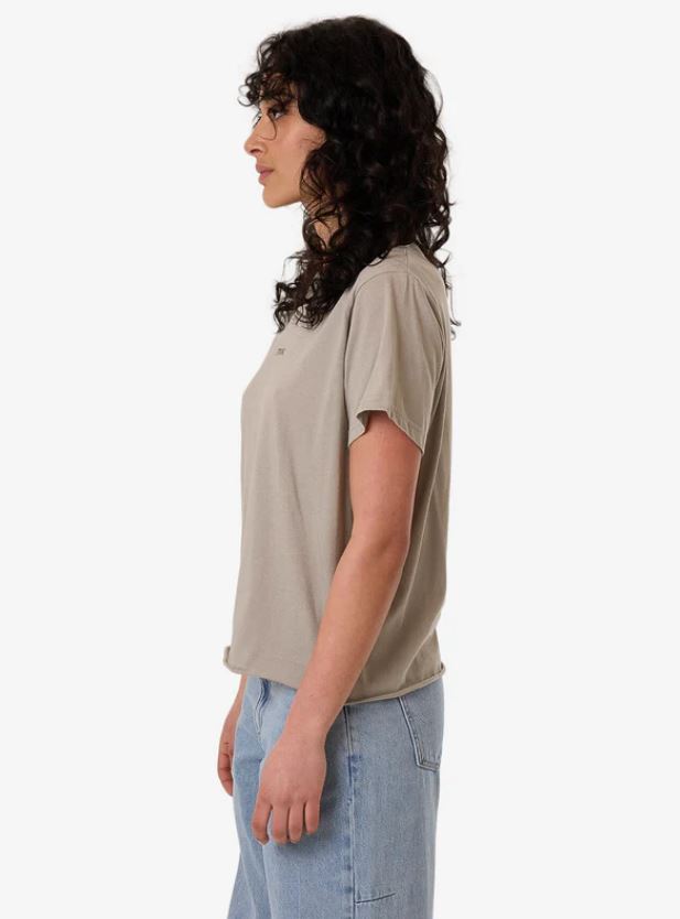 MINIMAL THRILLS RELAXED TEE