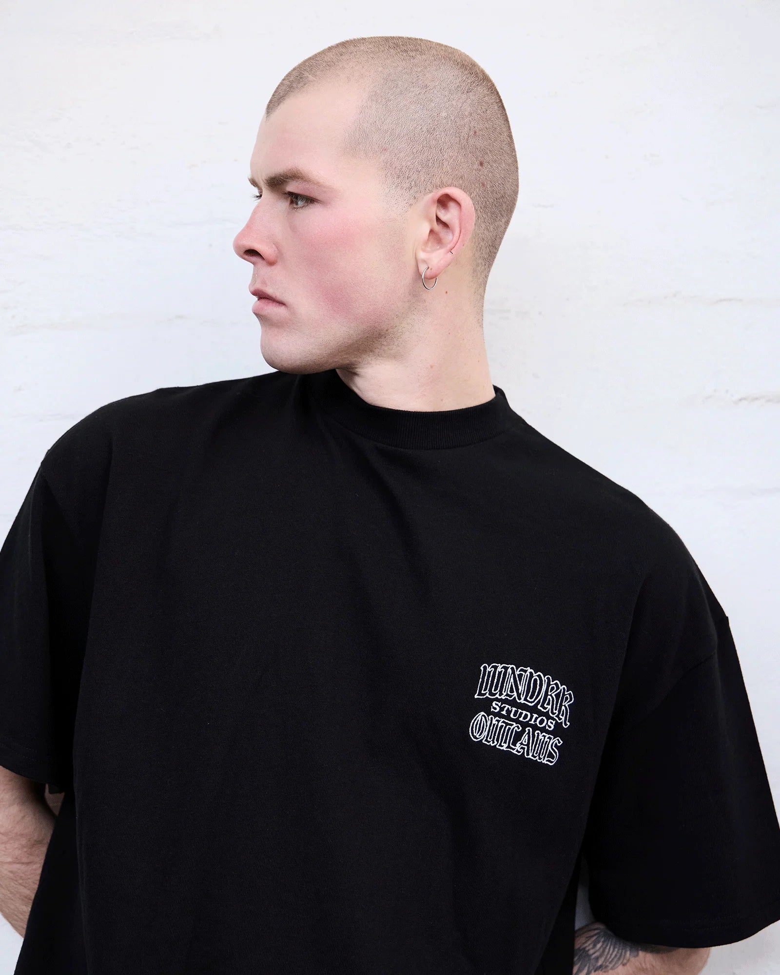 OUTLAWS HEAVY WEIGHT TEE
