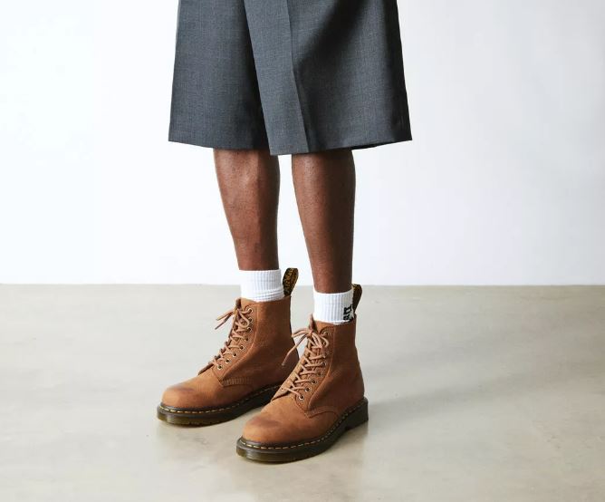 1460 8 EYE BOOT