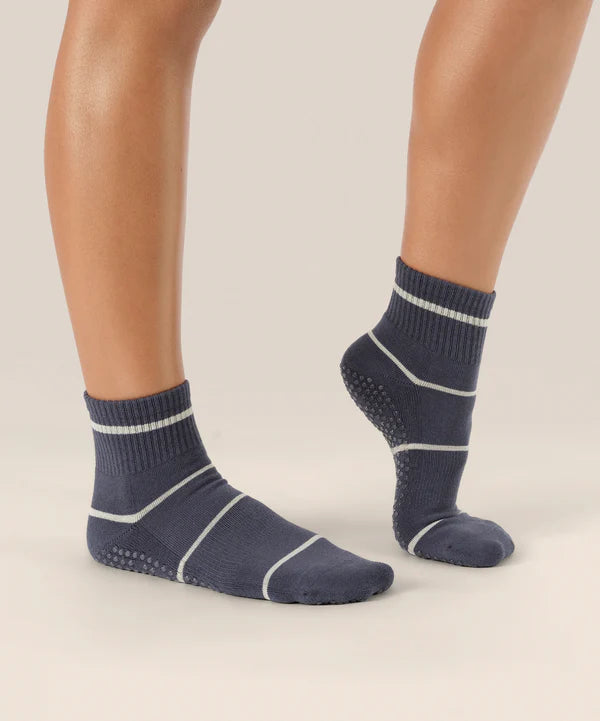 QUARTER CREW NON SLIP GRIP SOCKS