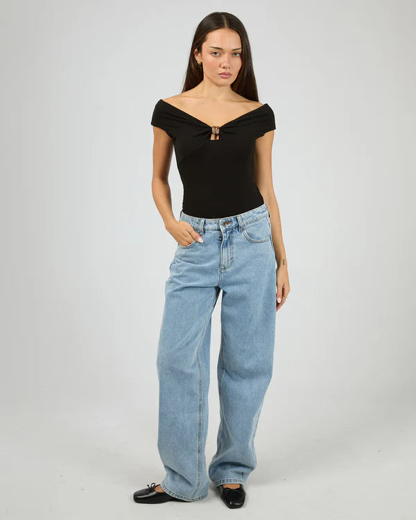 ATLAS OFF SHOULDER TOP