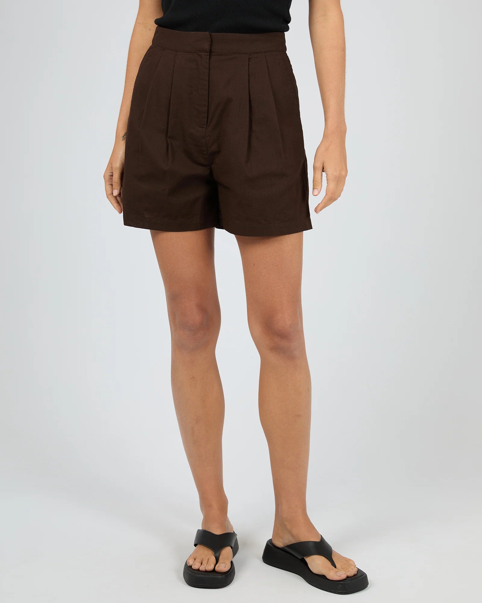 ESSENTIAL BERMUDA SHORT