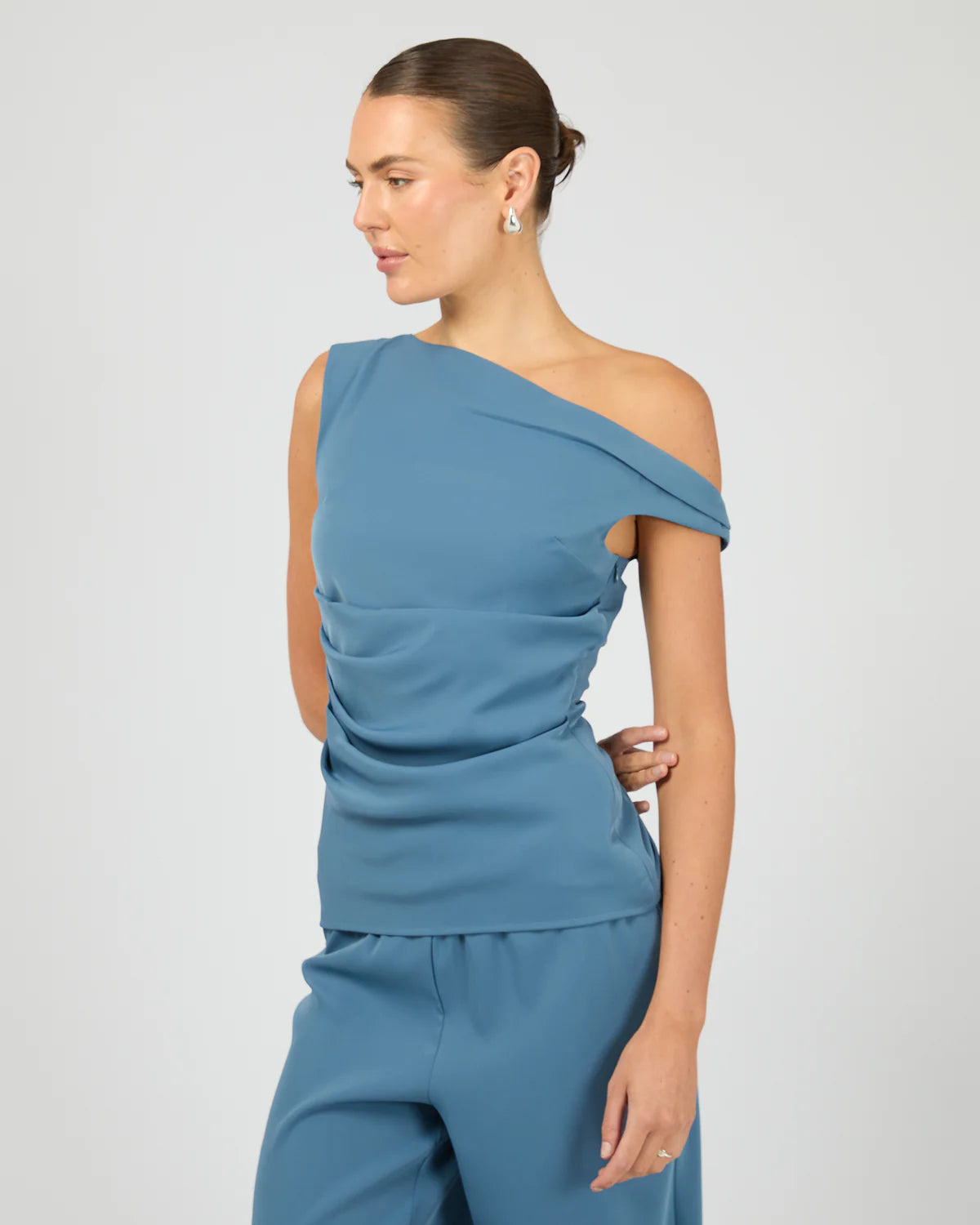 MOLLY OFF SHOULDER TOP