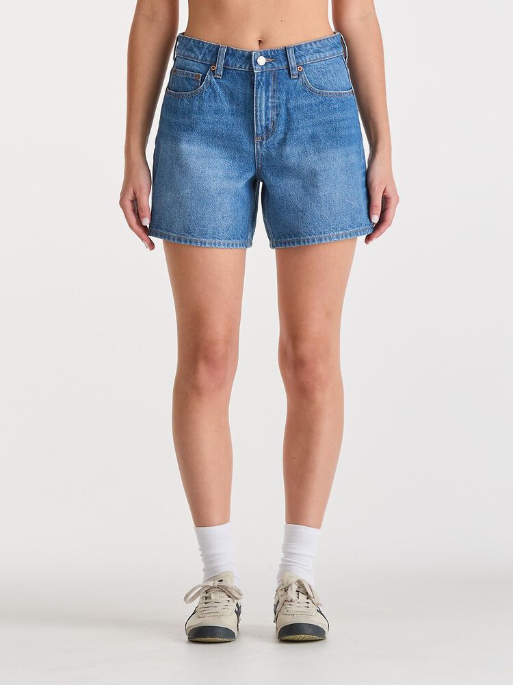 MID STRAIGHT SHORT