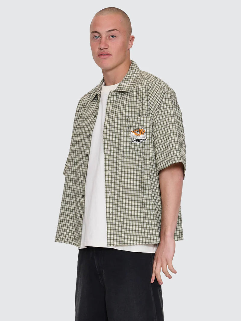 ON LEAVE BOX FIT CROPPED SHORT SLEEVE SHIRT