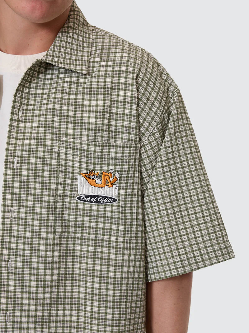 ON LEAVE BOX FIT CROPPED SHORT SLEEVE SHIRT