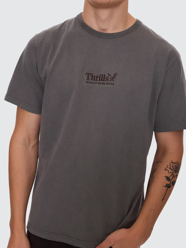 THRILLS WORKWEAR EMBRO MERCH FIT TEE