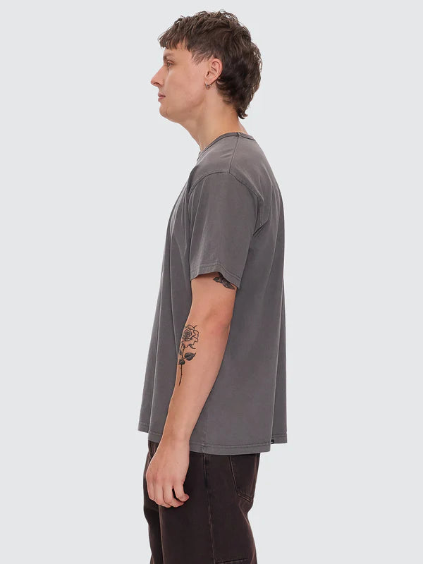THRILLS WORKWEAR EMBRO MERCH FIT TEE