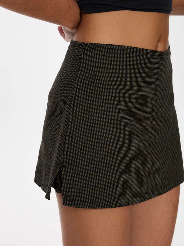 LOST CONTROL MID RISE SKORT