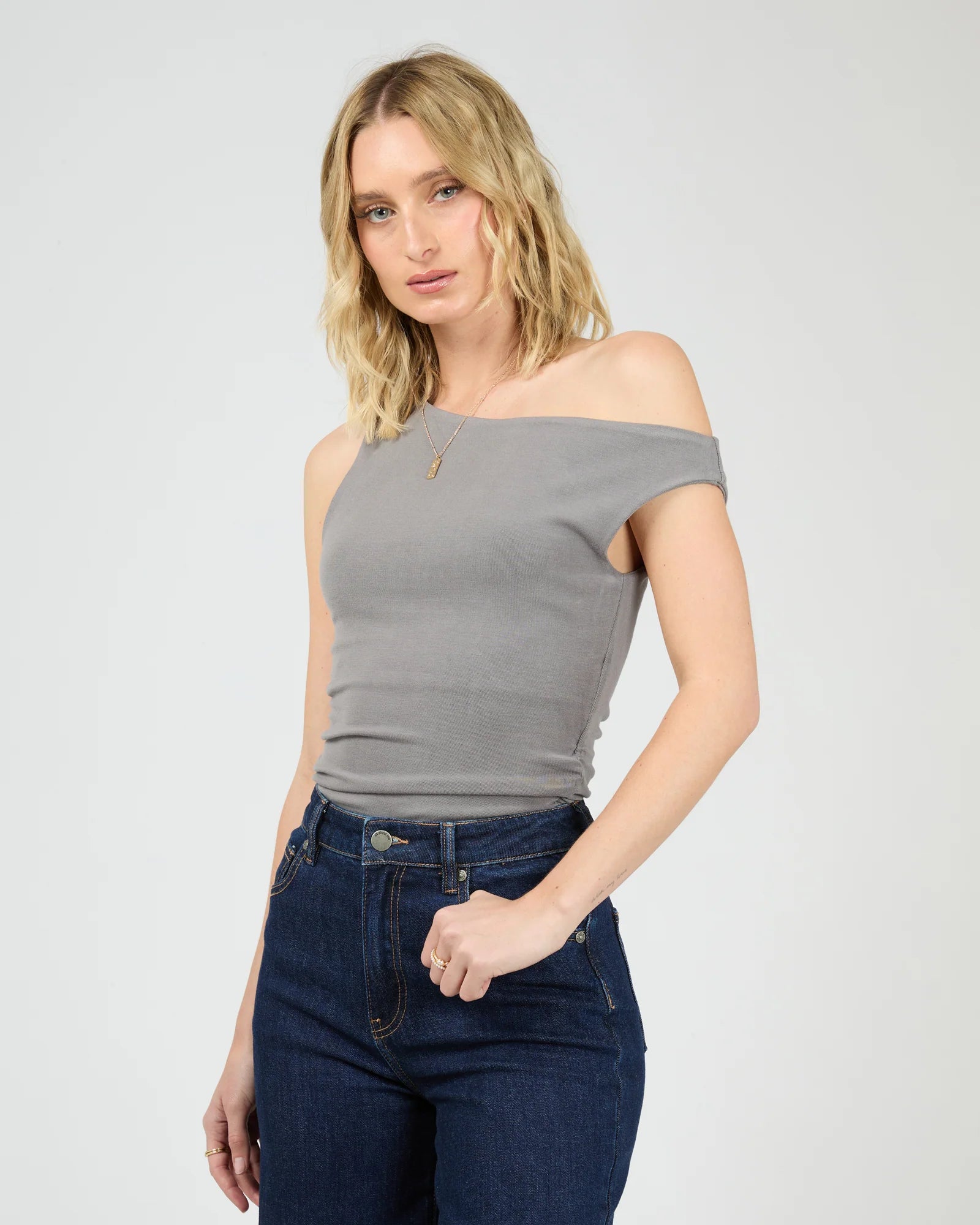 KYLIE OFF SHOULDER TOP