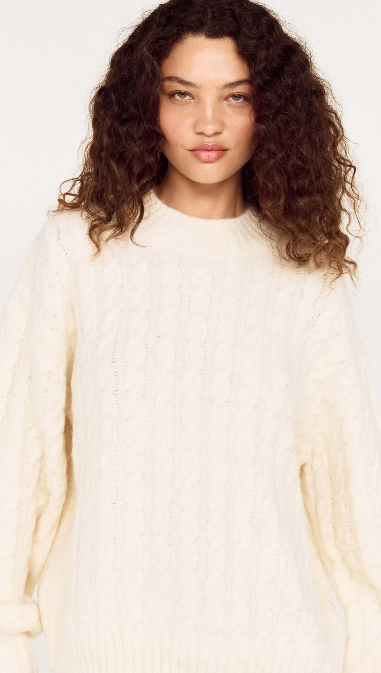 ELIKA CABLE KNIT