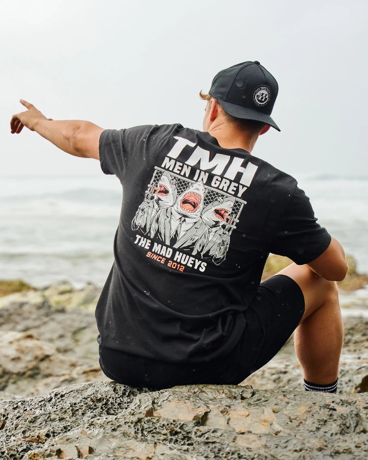 MEN IN GREY - SS TEE